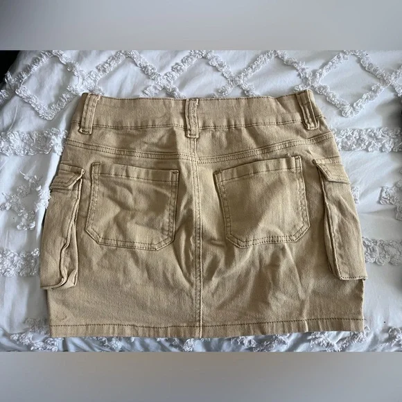 BRAND NEW MINI SKIRT 🤎 - Picture 2 of 3